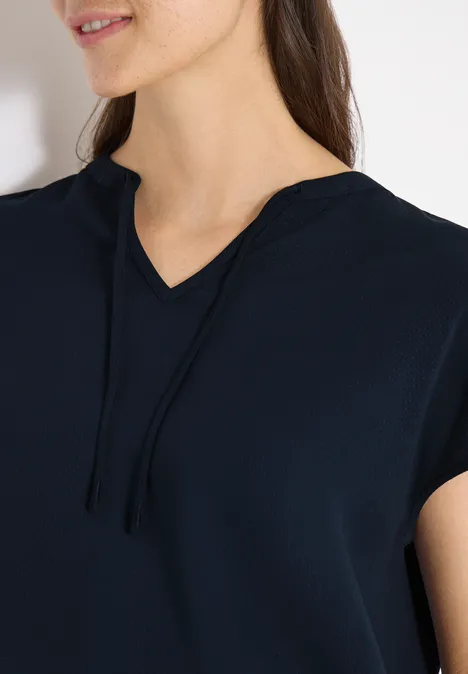 Blouse met korte mouwen en structuurmix universal blue Blouse met korte mouwen en structuurmix universal blue