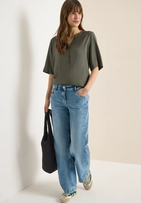 Blouse avec col fendu et ourlet élastique khaki Blouse avec col fendu et ourlet élastique khaki