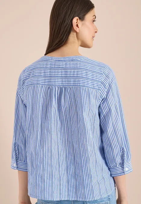 Blaue, weiß gestreifte Bluse mit locker fallender Passform und 3/4-Ärmeln.
