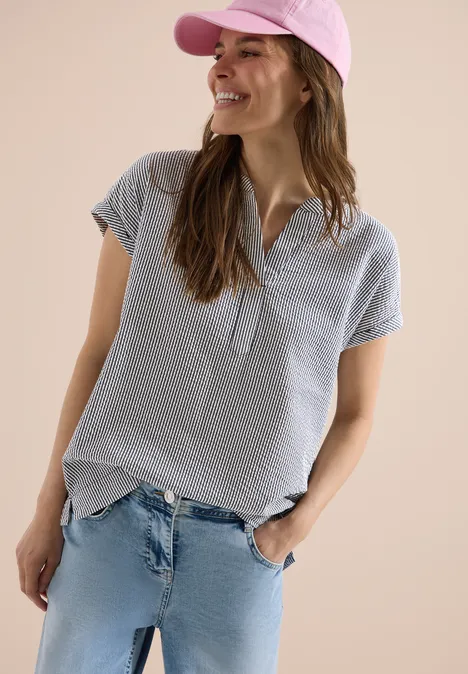 Bluse mit Split Neck in Seersuckerqualität universal blue