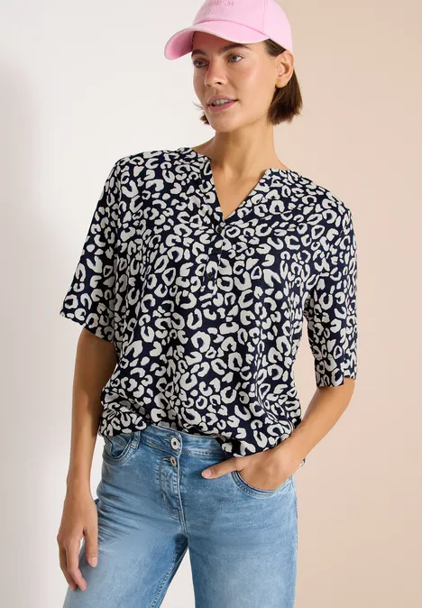 Bluse mit Split Neck und mit Leo-Muster urban dark blue Bluse mit Split Neck und mit Leo-Muster urban dark blue