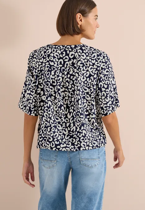 Bluse mit Split Neck und mit Leo-Muster urban dark blue Bluse mit Split Neck und mit Leo-Muster urban dark blue