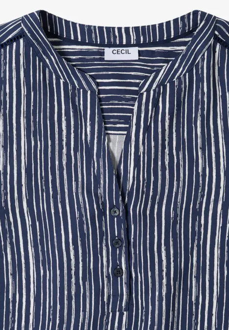 Gestreiftes blau-weißes Shirt mit V-Ausschnitt und Knopfleiste.