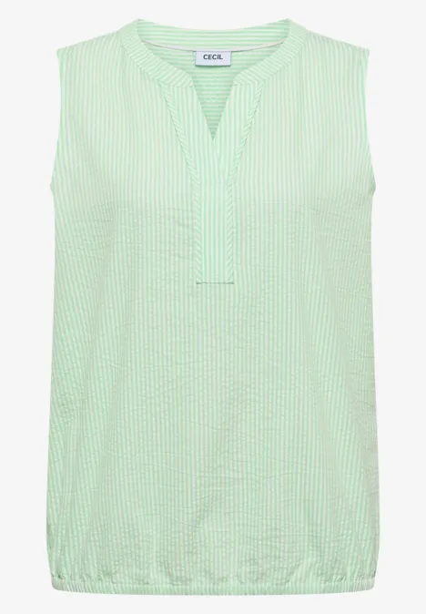 Haut sans manches vert pâle à rayures blanches, encolure en V et ourlet froncé.