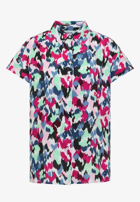 Bunte Kurzarm-Bluse mit abstraktem Camouflage-Muster in Pink, Blau, Grün, Schwarz und Weiß.