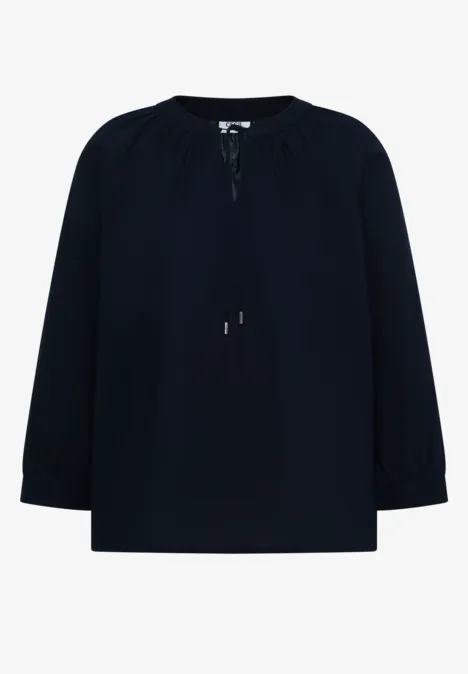 Schlichte dunkelblaue Bluse mit langen Ärmeln und Kordelzug am Ausschnitt.