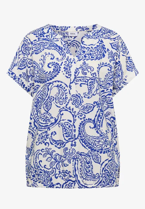 Wit T-shirt met fijn blauw paisleypatroon, korte mouwen en losse pasvorm.