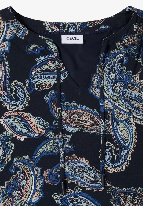 Blouse met split in de hals en een mix van texturen universal blue Donkerblauwe blouse met paisley patroon in blauw, beige en wit van CECIL.