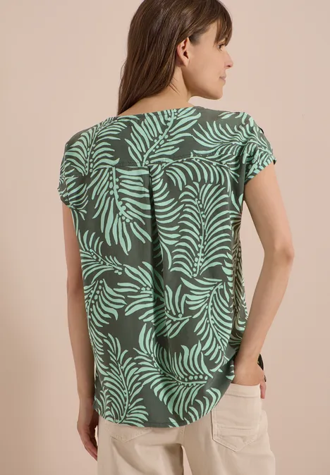 Dropped Shoulder Shirt mit Print khaki Frau mit grüner Bluse im Blattmuster, Rückenansicht.
