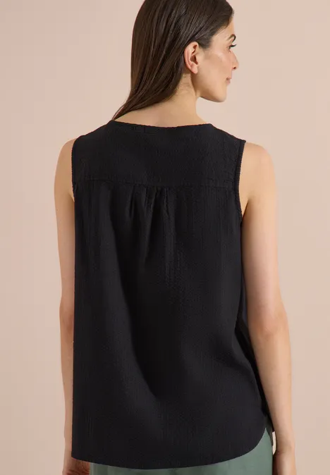 Rückenansicht eines schwarzen, ärmellosen Damen-Tops mit Rundhalsausschnitt und leichter Raffung unter der Passe.