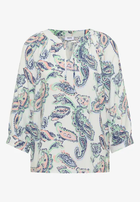 Weiße Bluse mit buntem Paisley-Muster, 3/4-Ärmeln und lockerem Schnitt.