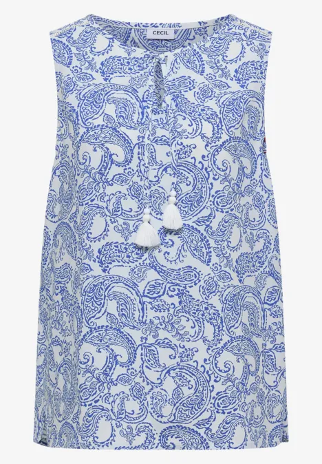 Ärmelloses Top mit blauem Paisley-Muster und weißem Quasten-Verschluss.