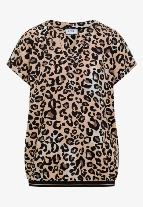 Leopardbedruckte Damenbluse mit V-Ausschnitt, kurzen Ärmeln und kontrastierendem Saumbund.