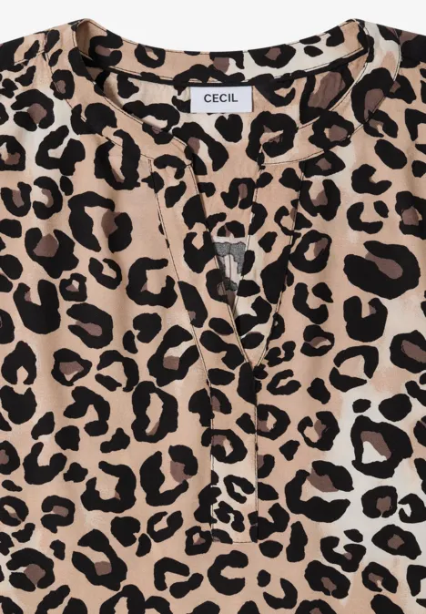 Leoprint-Bluse mit V-Ausschnitt in Beige-Schwarz mit Labelaufnäher.