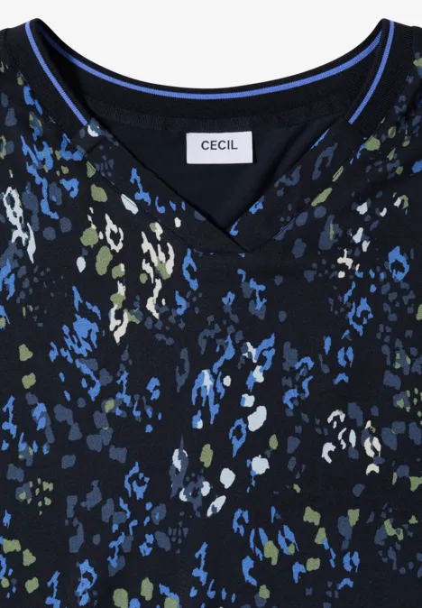 Chemisier à manches courtes avec mélange de textures urban dark blue Schwarz-blau-grünes Damen-Shirt mit V-Ausschnitt und abstraktem Blumenmuster von CECIL.