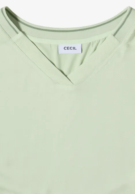 Hellgrünes Damen-T-Shirt mit V-Ausschnitt und kleiner "CECIL"-Marke am Nacken.