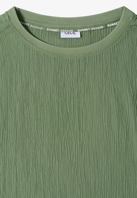 Grünes, kurzärmeliges T-Shirt mit feiner Crinkle-Struktur.