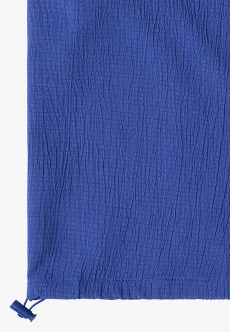 Chemisier à épaules tombantes, couleur unie deep river blue Blauer texturierter Stoff mit Tunnelzug und Kordelstopper am unteren Rand.