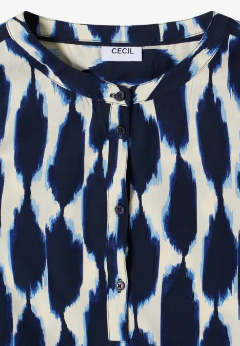 Weiß-blau gemusterte Damenbluse mit abstraktem Print und Knopfleiste.