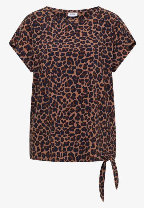 Chemisier à épaules tombantes avec nœud creamy mocha Damen-Shirt mit kurzem Arm, braun-schwarzem Leopardenmuster und seitlicher Knotendetail