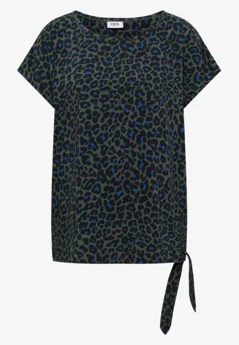 Chemisier à épaules tombantes avec nœud dried olive green Damen-T-Shirt mit kurzärmligem Leopardenmuster und seitlicher Schleife.