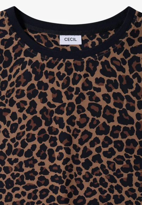 Blouse met korte mouwen en luipaardprint creamy mocha Damenkurzarmshirt mit rundem Ausschnitt in braunem Leoprint-Muster, Etikett 'CECIL' innen am Kragen.