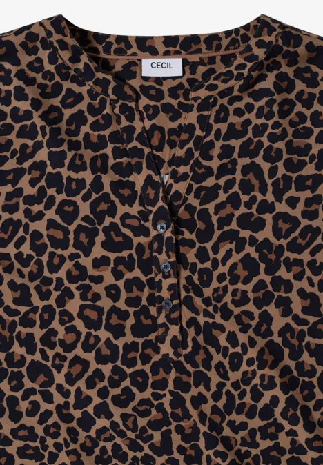 Tuniek met 3/4-mouwen, split in de hals en luipaardprint creamy mocha Bruine blouse met zwarte luipaardprint en voorplooitje, merk CECIL