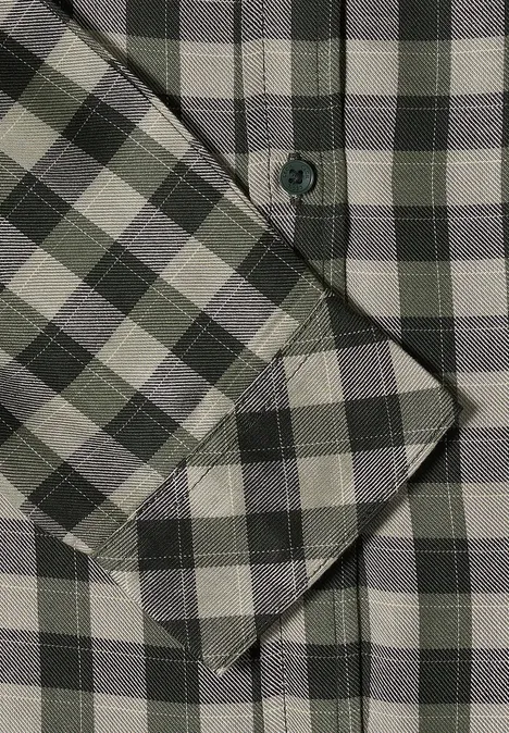 Chemisier à manches longues à carreaux khaki Chemise à carreaux gris en gros plan avec détail de bouton.