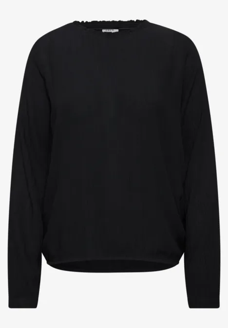 Schlichtes schwarzes Langarmshirt mit Rundhals
