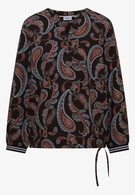 Zwarte blouse met kleurrijk paisley-patroon, lange mouwen, gestreepte boorden en trekkoord onderaan.