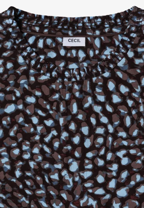Top met blauw-beige luipaardprint en gerimpelde boothals