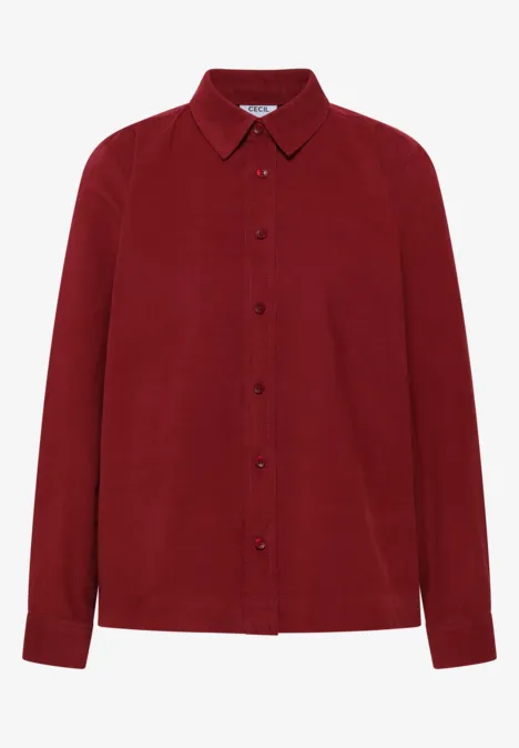 Chemisier à manches longues en velours côtelé russet red Chemise rouge à col classique et patte de boutonnage, présentée sur fond blanc.