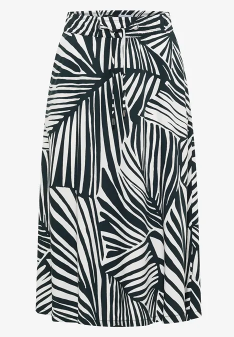 Zwart-witte midirok met palmbladprint en hoge taille.