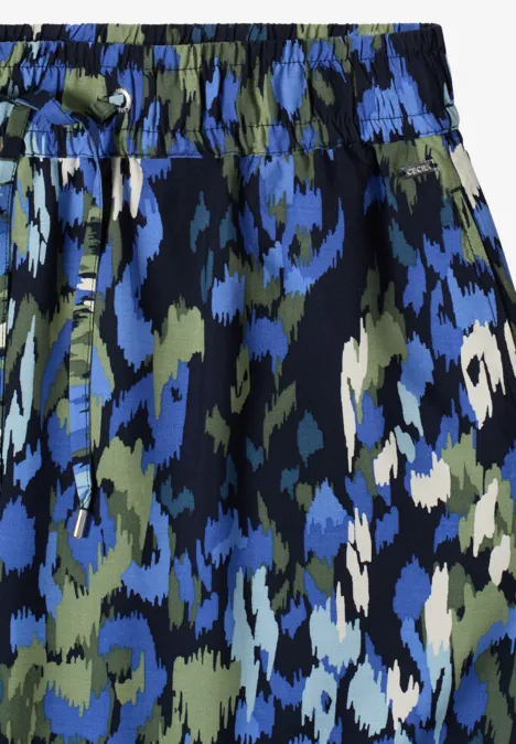 Kurze Hose mit elastischem Bund und abstraktem blau-grün-weißem Print.