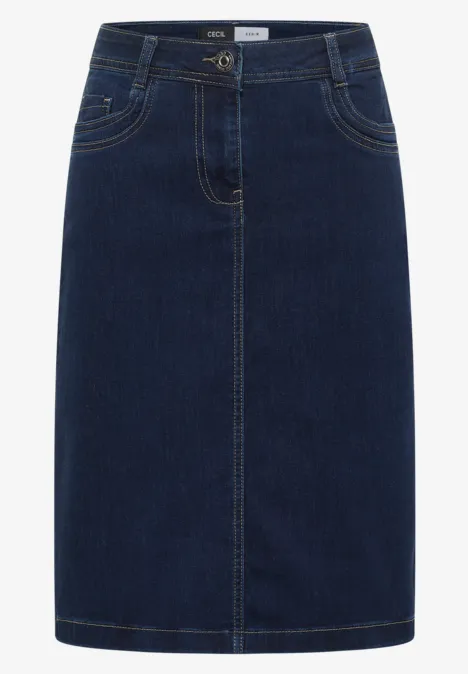 Jupe en jean bleu foncé longueur genou avec passants de ceinture et poches latérales.