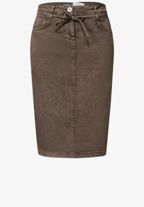 Knielanger Jeansrock mit Tunnelzug truffle brown Brauner knielanger Jeansrock mit Bindegürtel und geradem Schnitt.