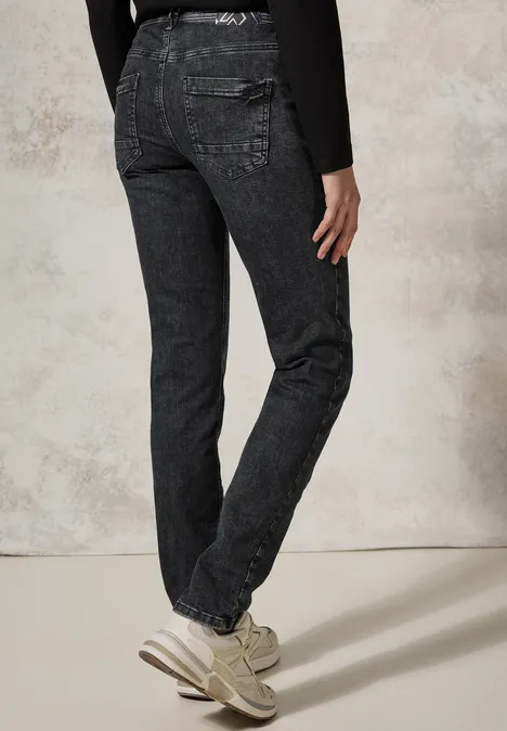 Jeans mit Details black used wash