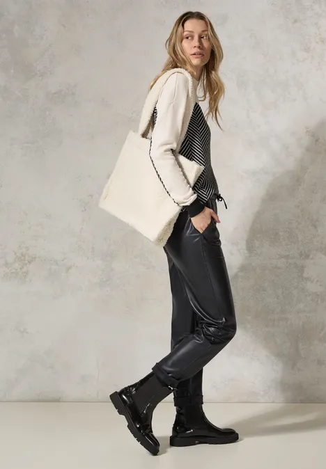 Hose im Leder-Look Black