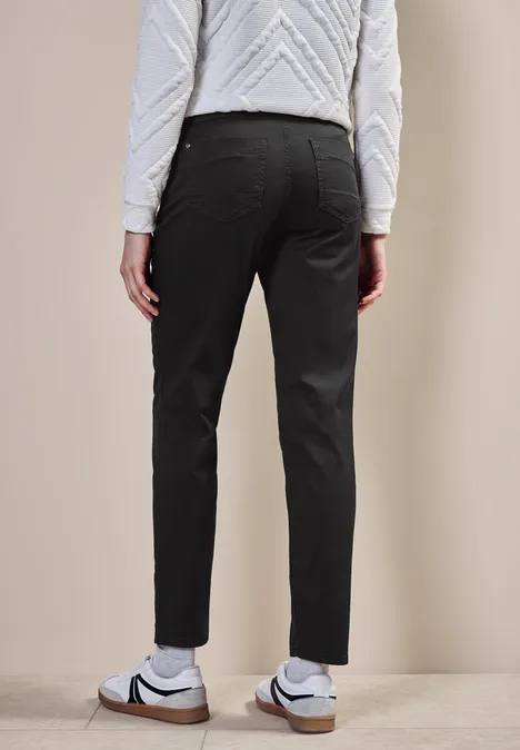 Hose im Slim Fit Black