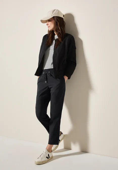 Hose im Casual Fit Black