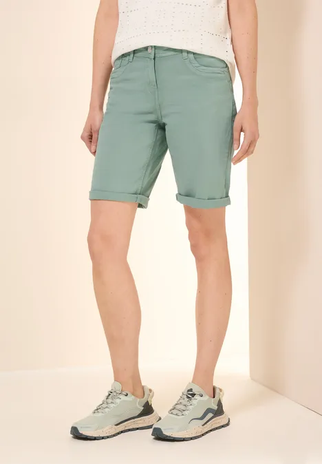 Colored Jeansshorts matcha green