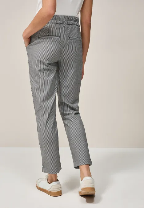 Gestreifte Seersucker Hose dark balmy khaki