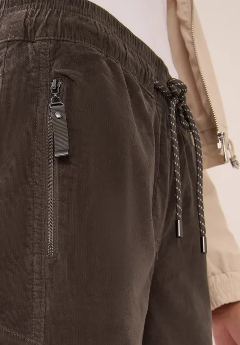 Cordhose im Casual Fit misty taupe