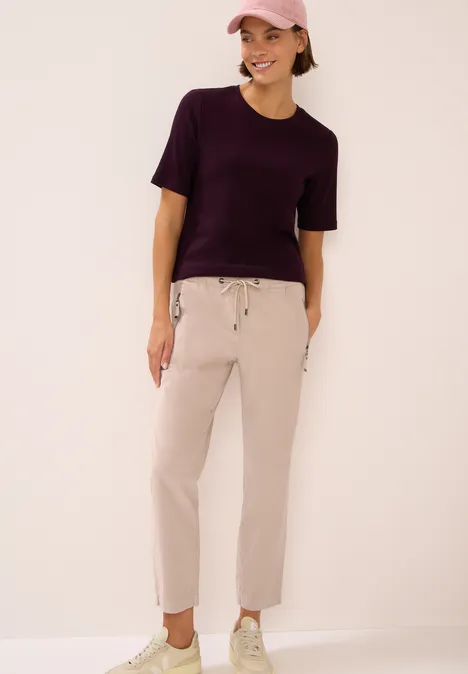 Cordhose im Causal Fit eggshell white