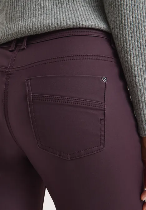 Broek in lederlook eggplant red