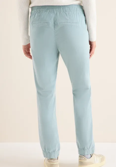 Cordhose im Causal Fit light mint blue