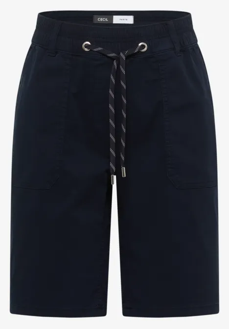Donkerblauwe bermudashort met verstelbaar koord en opgestikte zakken.