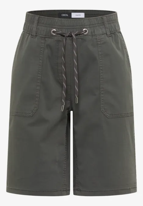 Donkergroene herenshorts tot op de knie met trekkoord in de taille en opgestikte zakken.