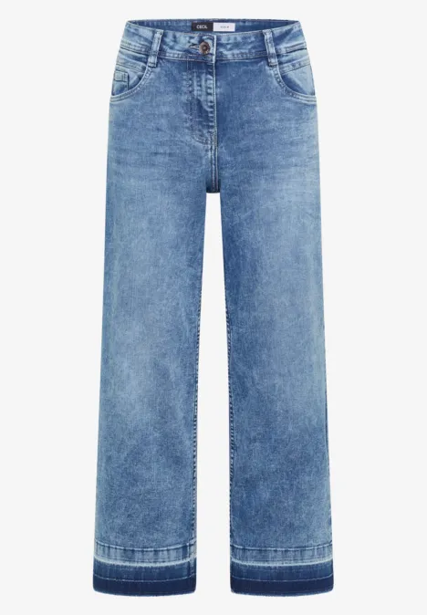 Weite, gerade geschnittene blaue Jeans im Vintage-Look.
