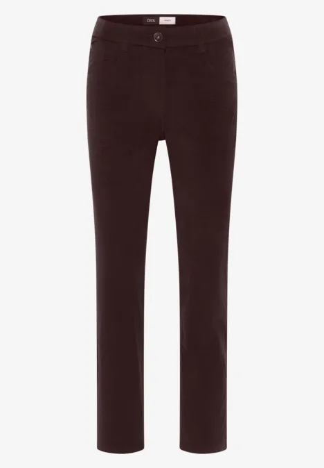 Mid Waist Slim Leg Hose im Slim Fit truffle brown Dunkelbraune Cordhose mit geradem Schnitt vor weißem Hintergrund.